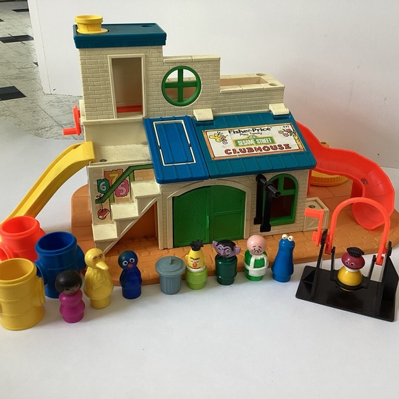 Fisher-Price Other - 1976 Vintage Fisher Price Sesame Street clubhouse & little people
